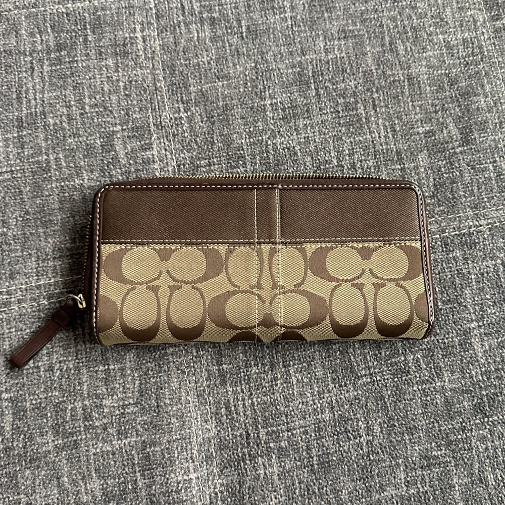 Coach Monogram Wallet - Picture 3 of 5
